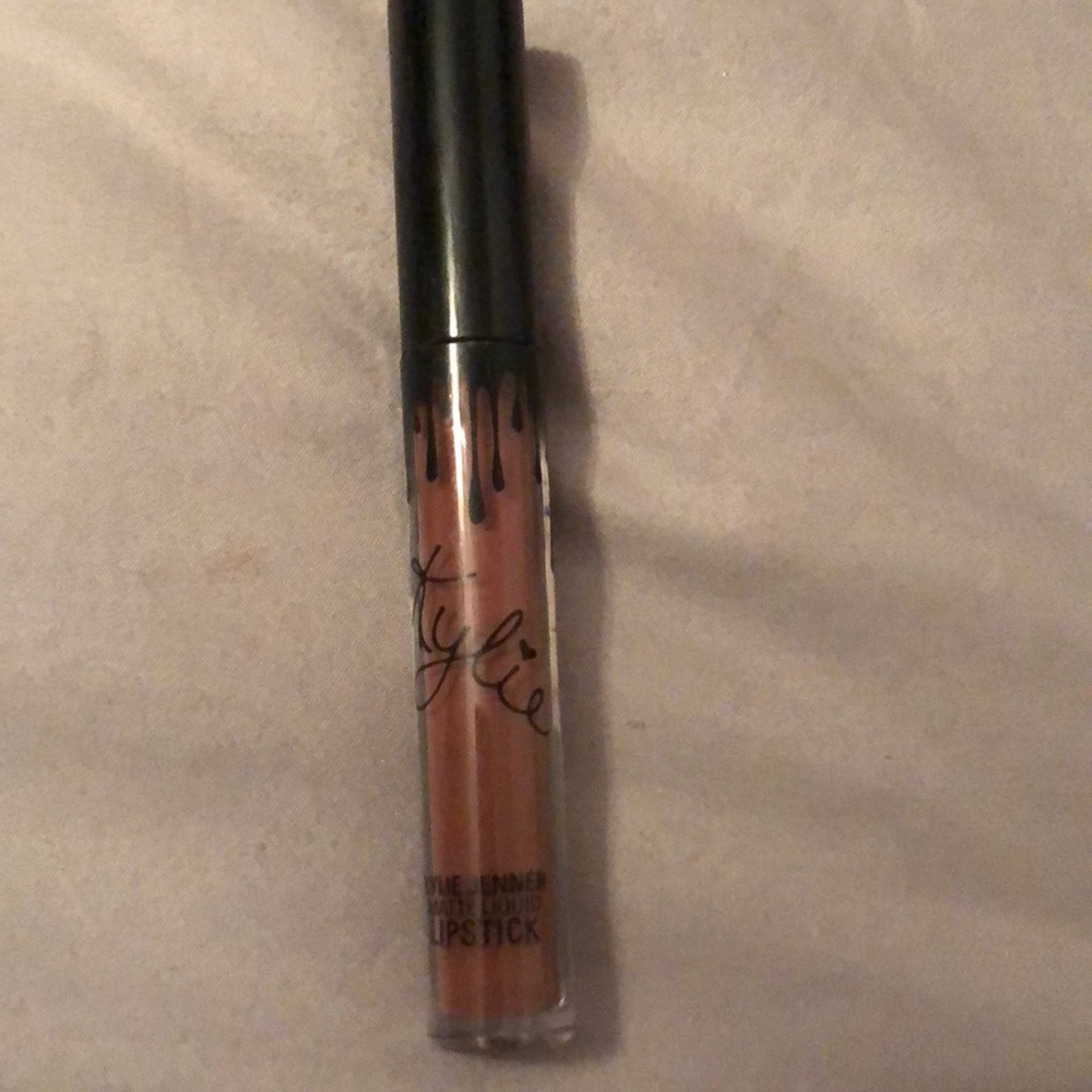 Kylie Cosmetics matte liquid lip love bite